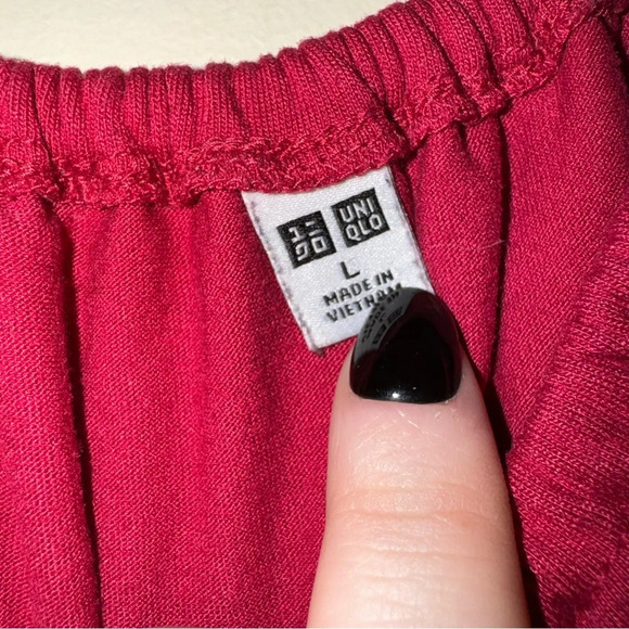 Women’s Uniqlo Brand Red Off the Shoulder Flowy Soft Lightweight T-Shirt Size: L - Picture 6 of 13